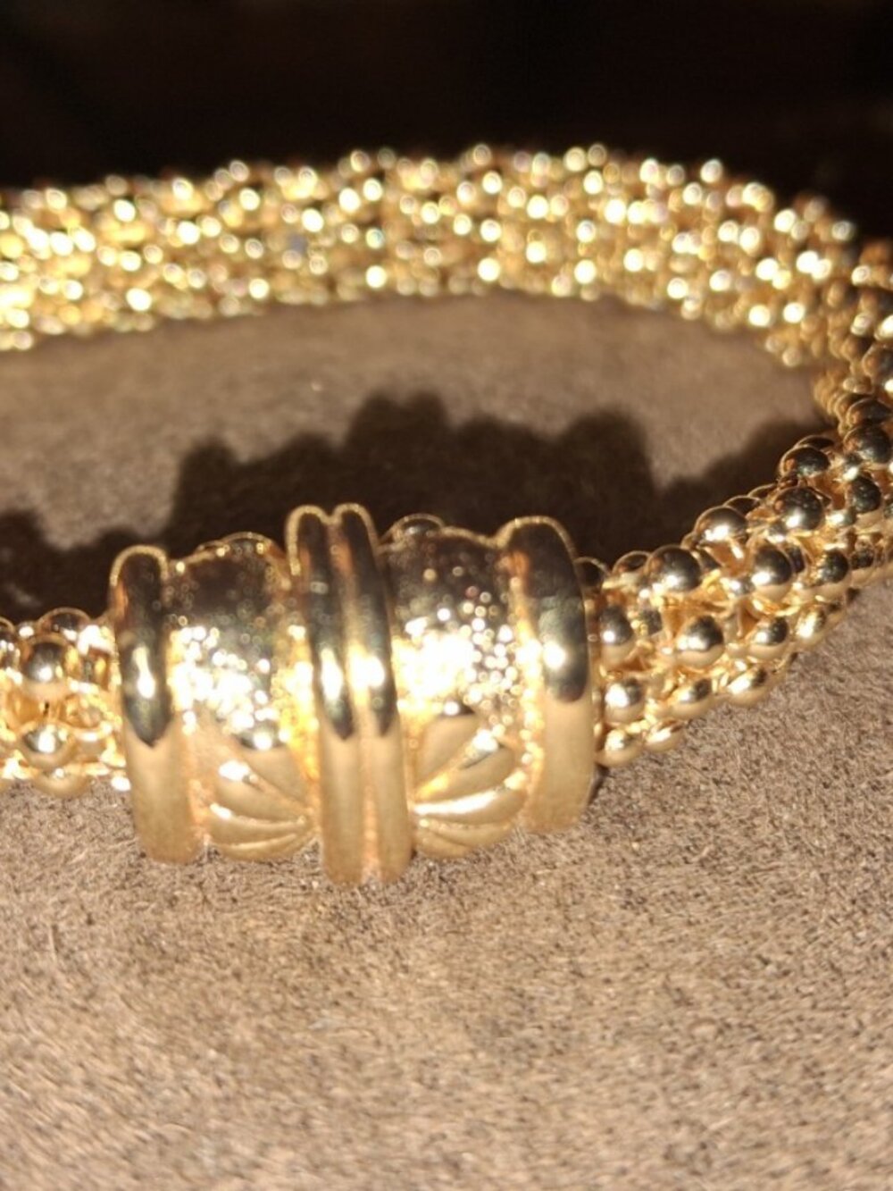 Golden Intricate Mesh serpent Design Bracelet w/Ornate luxurious Magnetic Clasp